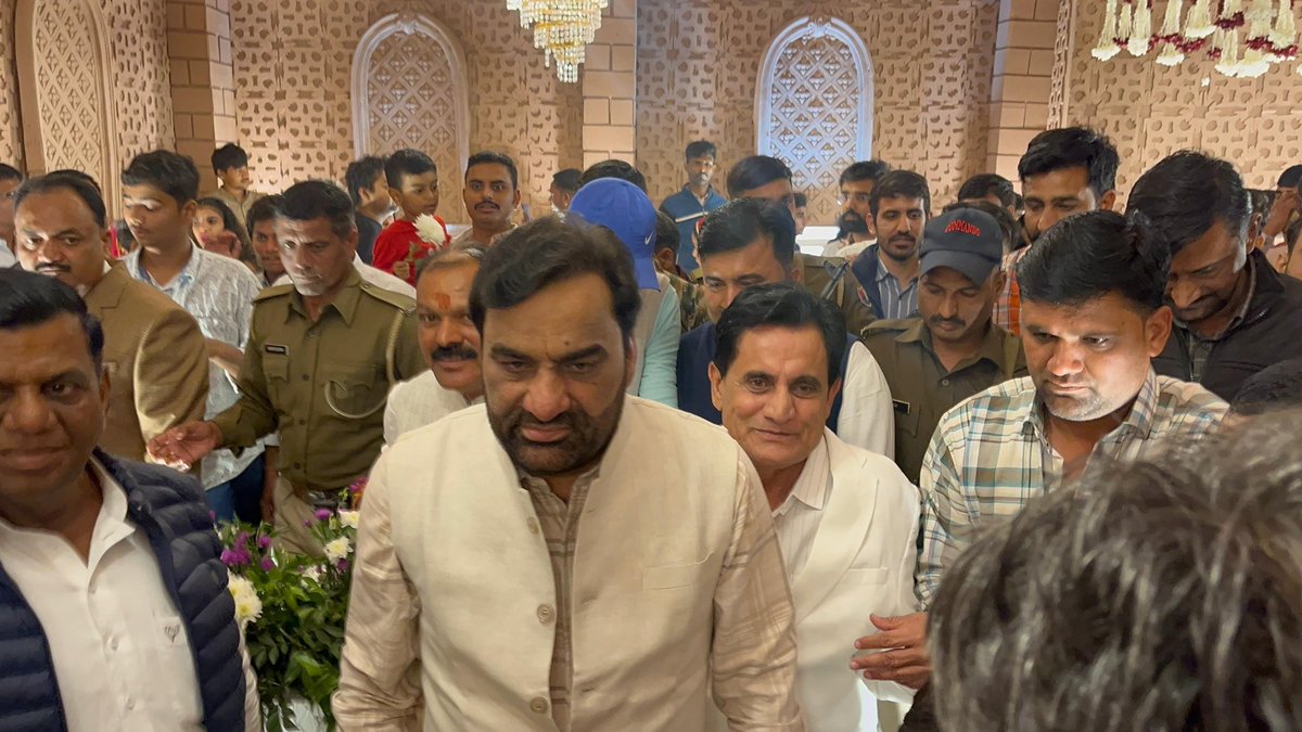 hanumanbeniwal's tweet image. कल शाम पाली में राज्य सभा सांसद व बीजेपी के प्रदेश अध्यक्ष श्री मदन राठौड़ के पुत्र के विवाह उपरांत आयोजित आर्शीवाद समारोह में उपस्थित होकर वर -वधु को आशीर्वाद दिया ,इस शुभ अवसर पर RLP नेता व पूर्व मंत्री श्री दिलीप चौधरी भी मेरे साथ रहें |
@madanrrathore