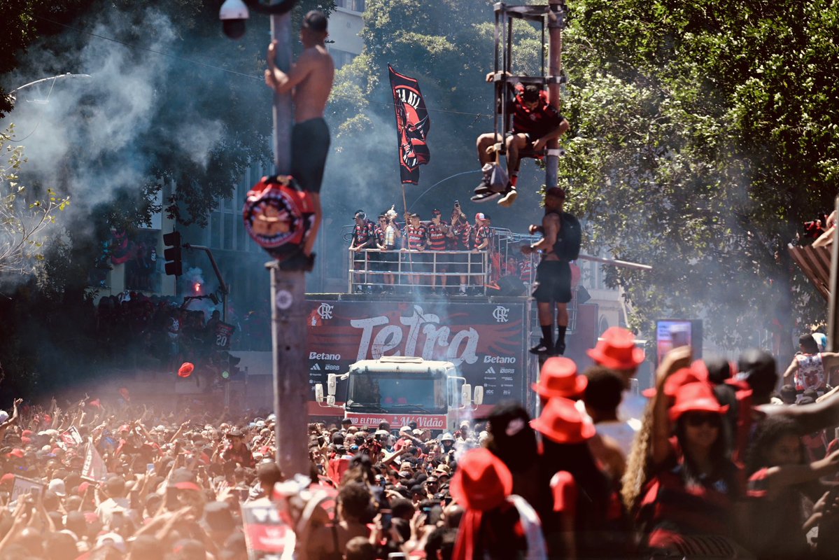 fla_infos's tweet image. Boa noite só pra quem é TETRA!
🏆🏆🏆🏆

Boa noite, nação! ❤️🖤