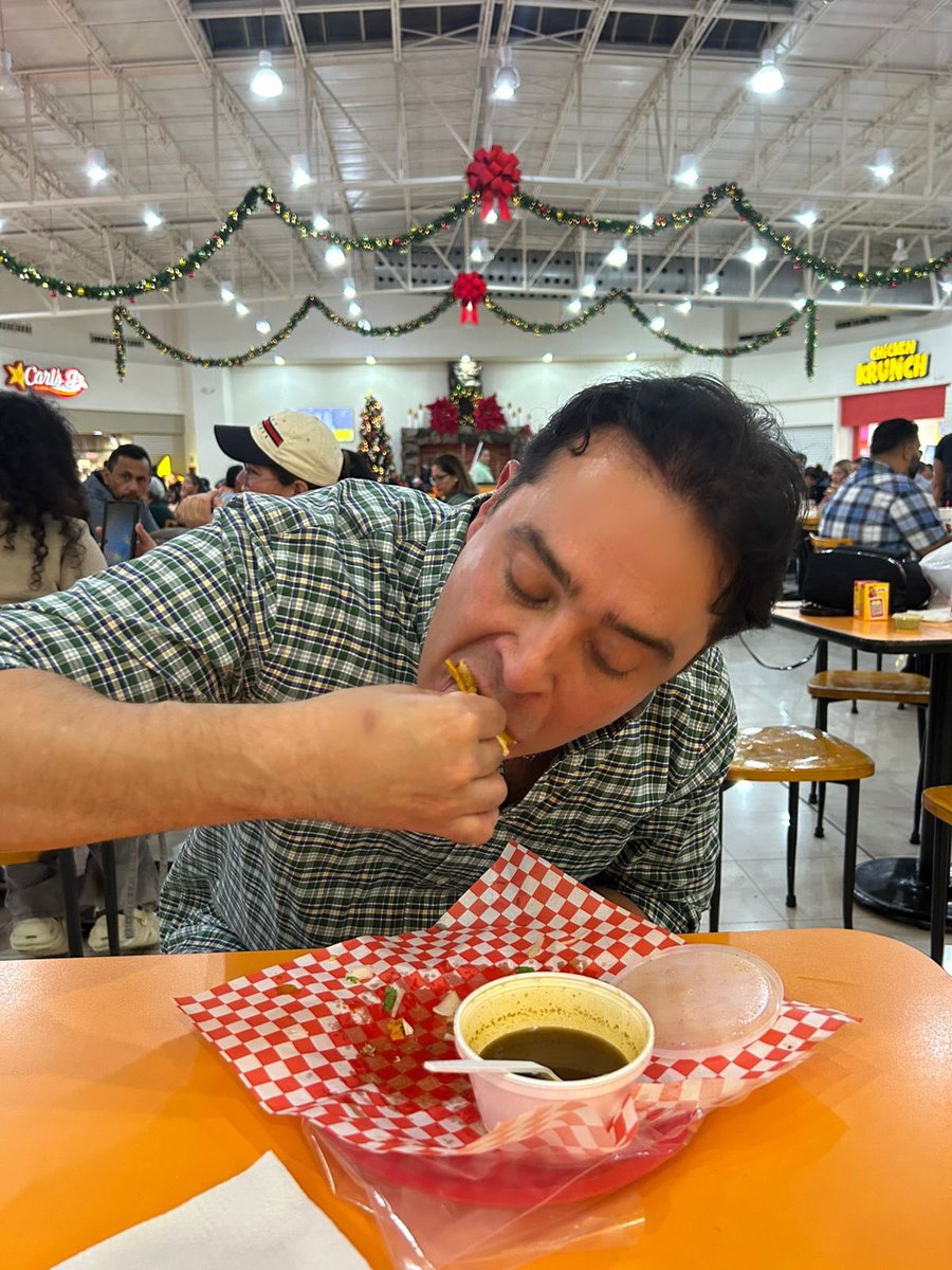 ¡Felicidades 👏 por la gran inauguración de <a href="/birriacarmelita/">Birrierias Carmelita</a>!

<a href="/aylinsilvasmua/">aylin silvas</a> gracias 😊 por invitarme 📩  a ser testigo  👀 del inicio de operaciones en #Nogales. 

Que sea el comienzo de muchísimos éxitos 👍.

#quesabirrias🌮 #birria #mexicanfood #comidamexicana #muckbang