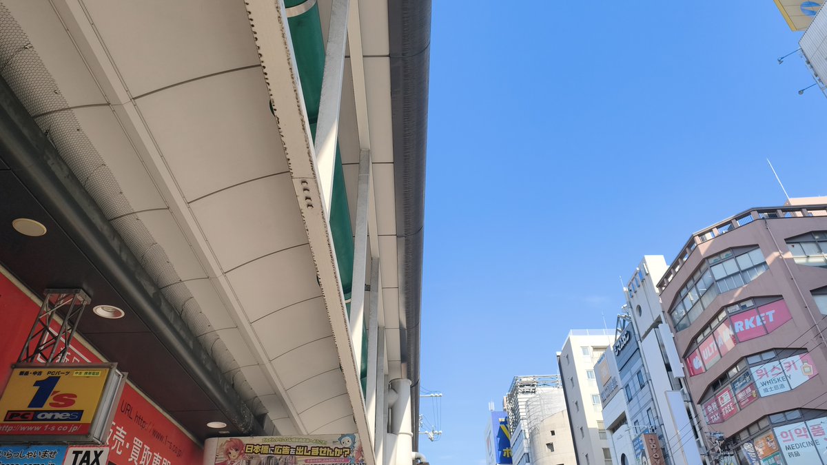 PCONES's tweet image. こんにちワンズ
日本橋の空は快晴になっています
今日は暖かな日差しになっていますね

本日の営業スタートです
UMPC専門店ハイビーム大阪日本橋inPCワンズ
もOPENしています