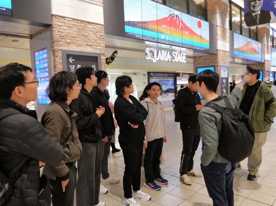 MahidolEG's tweet photo. Dr. Somsiri Siewwuttanagul of railway engineering and logistics (CLARE) reports on the TOD classs field trip to Japan.  Students did final assignments on site, exploring Japanese railway business components &amp; experiencing transport connectivity. https://t.co/QdbZqEs25C