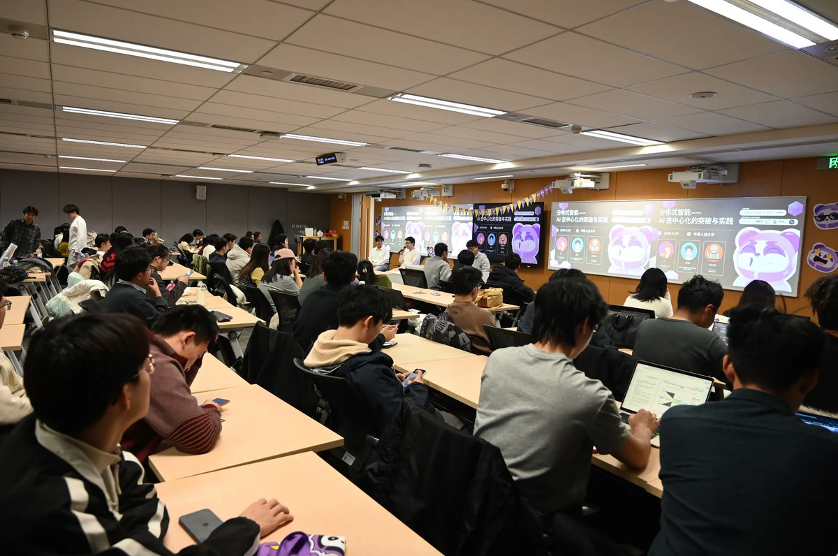 HackQuest_'s tweet photo. HackQuest x @0G_labs Unitour · Renmin University of China Recap 📸

120+ students from top universities joined us for:
🎙️ @0g_CN keynote with Q&amp;A
💬 Panel on DeAI breakthroughs
🐼 Merch + raffle giveaway

Truly inspiring insight and curiosity from our next generation of builders! https://t.co/Io93YODvnm