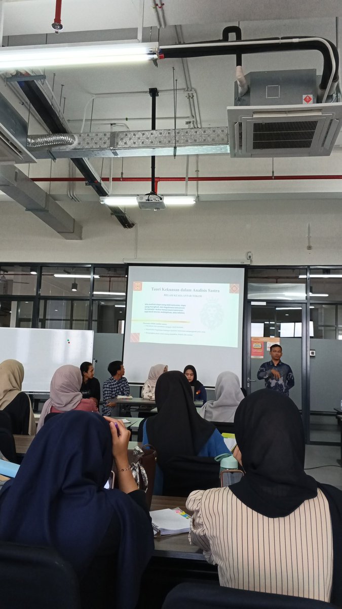 Kelas pagi membaca Foucault dalam dimensi bahasa dan sastra Indonesia.