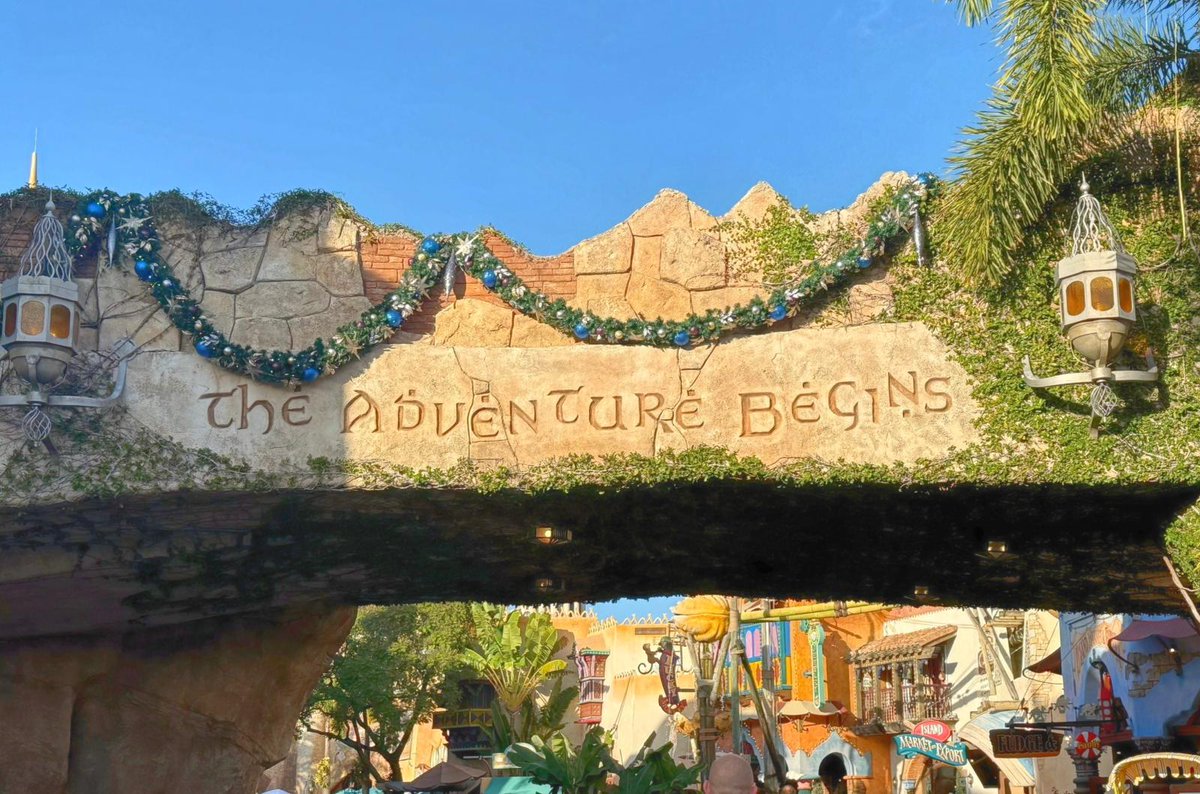 JClare85's tweet photo. Day 10 Checked into Royal Pacific. Round the parks for some favorites https://t.co/25eyrq51EJ