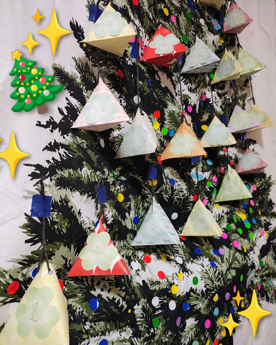 アドベントカレンダー🎄昨晩せっせと菓子を詰め込んで何とか間に合いました！
日付ははるちゃんが書き書き✏️
朝ごはんの前にお菓子を食べる日々のスタートです🍫🍬（寝起きが良くなる代償😂）