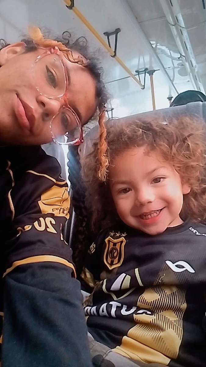FlaaNavarro23's tweet photo. Mi eterno amor mi compañero Siempre AURINEGRO 💛🖤💛 https://t.co/34ZVHzckXL