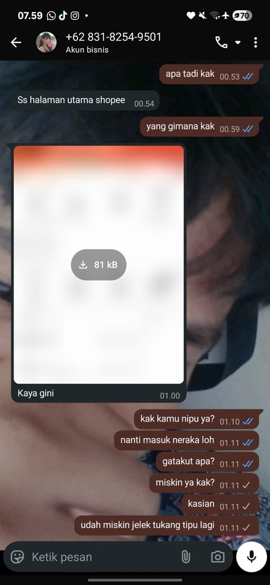 GUYS PLEASE RETWEET LAGIII! 
Ini orang tukang tipu, akunnya ganti mulu mulu, yang ini ya @serendyayb jangan ada yang mau yee beli apapun dari ni orang, jangan ada yang mau di tawarin freelance juga, wa nya juga udah ganti lagi ni pagi ini, ampun 🫠