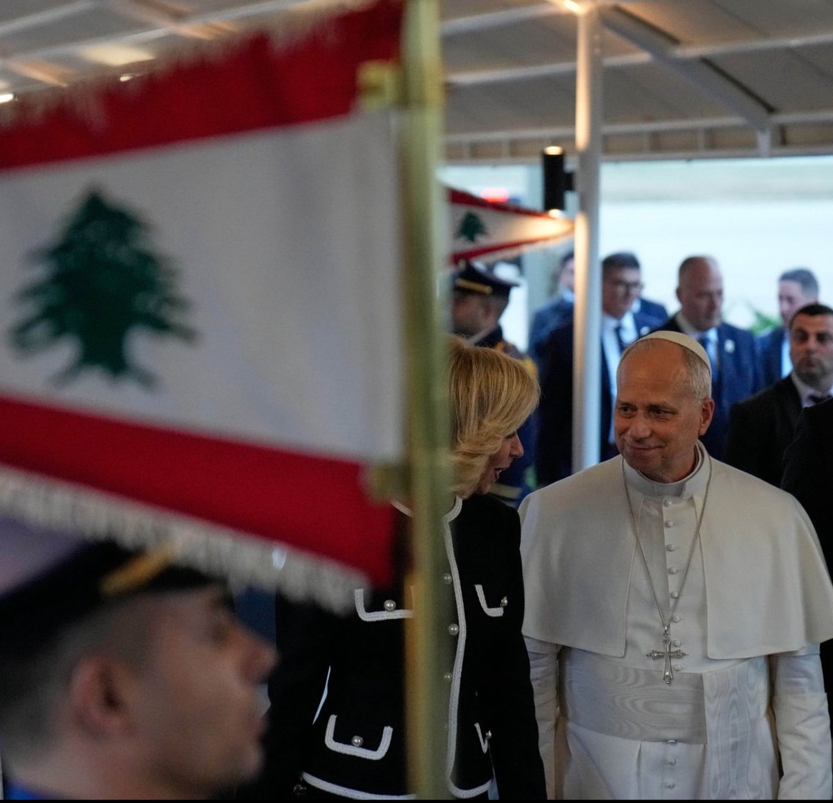 الف مبروك للشعب اللبناني على اول زيارة رسمية للبابا ليو لدوله عربية
شقيقتنا الجميله لبنان 🇱🇧 
ولاخواننا المسحيين الف مبروك 

الله يديم السلام والفرح في بلدكم الغالي على كل الوطن العربي 🌲

فخوره فيكم وبحبكم كتير 💜▪️
#Lebanon 
#لبنان