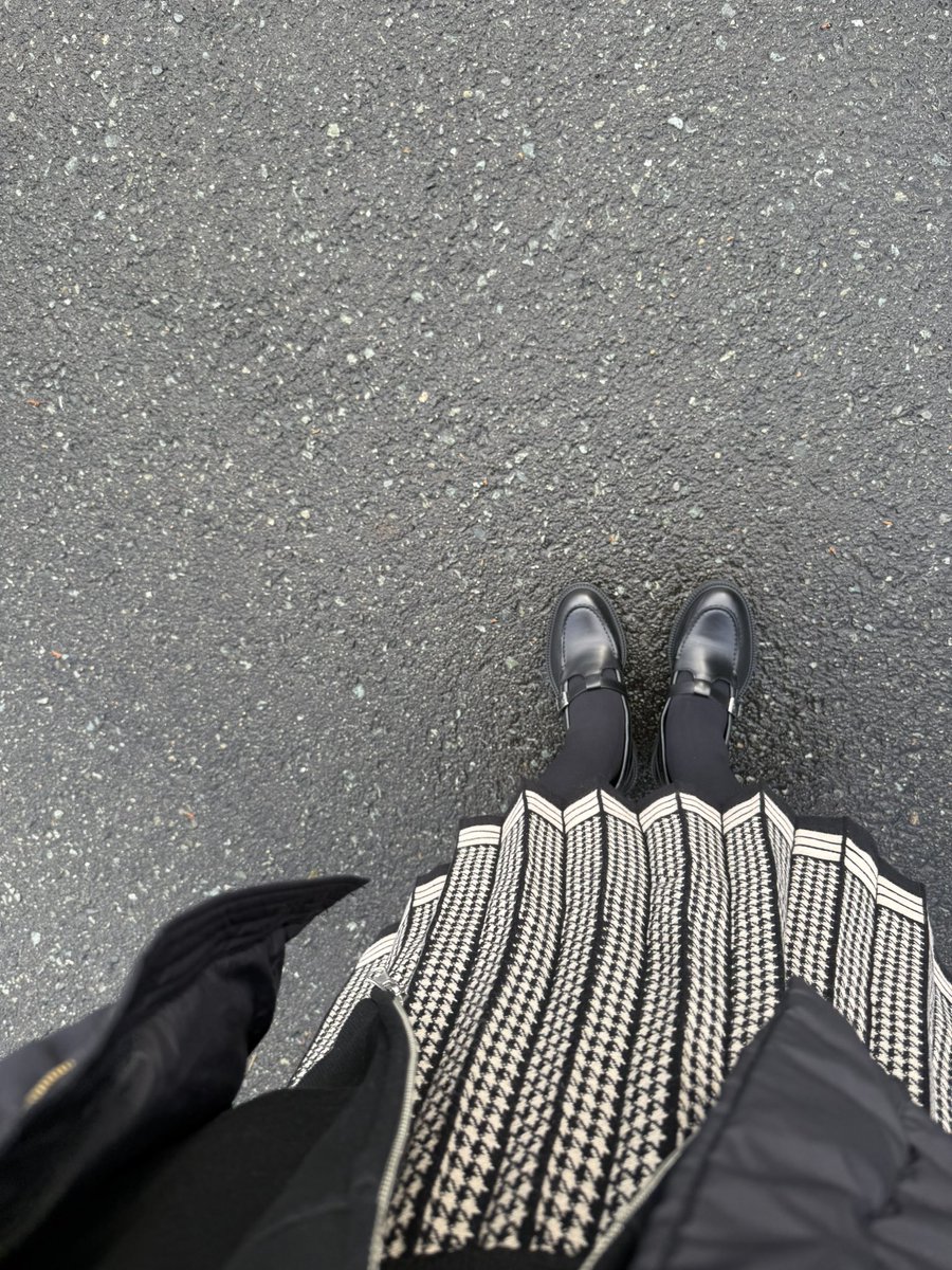 melodymiho1's tweet image. #NERDMIND
#diciassette
#T_IWATA_EX_3JSB 
#KomedaOfficial 
たまにはタイツじゃなくてレースの靴下も、挑戦すべきかな…🤭可愛
駆け込みモーニングしにきたよ🩷🤍🖤🖤
明けはちょっと眠い🥱