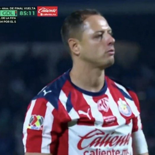 BullyingFutbol's tweet photo. Esta eliminación es responsabilidad únicamente del Chícharito.

No de Milito, no de Amaury Vergara y no de todo el plantel.

Te vas por la puerta de atrás Javier Hernández. https://t.co/KqlM4cp6d0