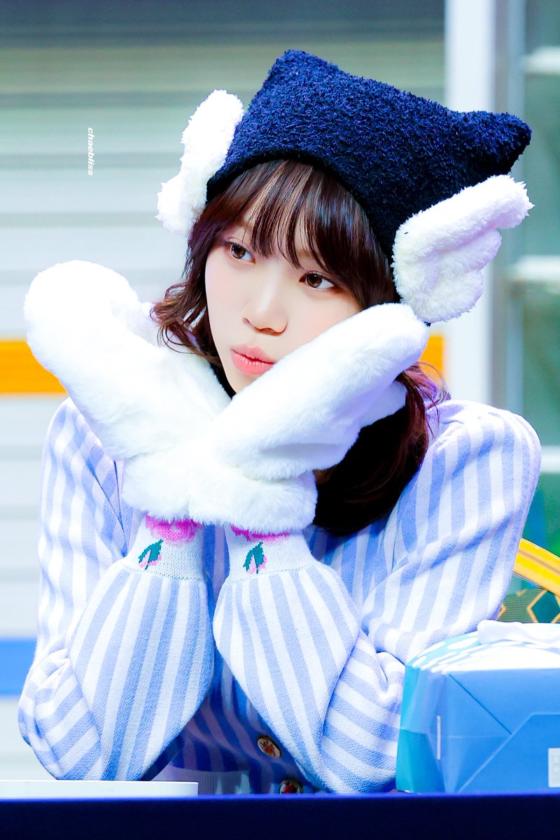 251130 

#김채원 #KIMCHAEWON #르세라핌 #LESSERAFIM