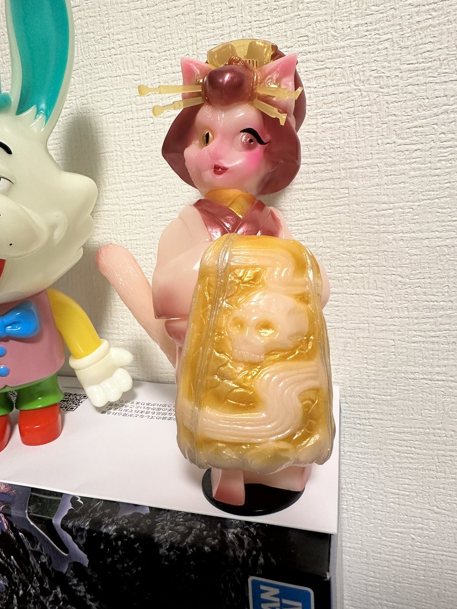 ヒカリトイズ ソフビ 個展カラー 蓄光赤 化猫遊女 新品未開封 ヒカリ