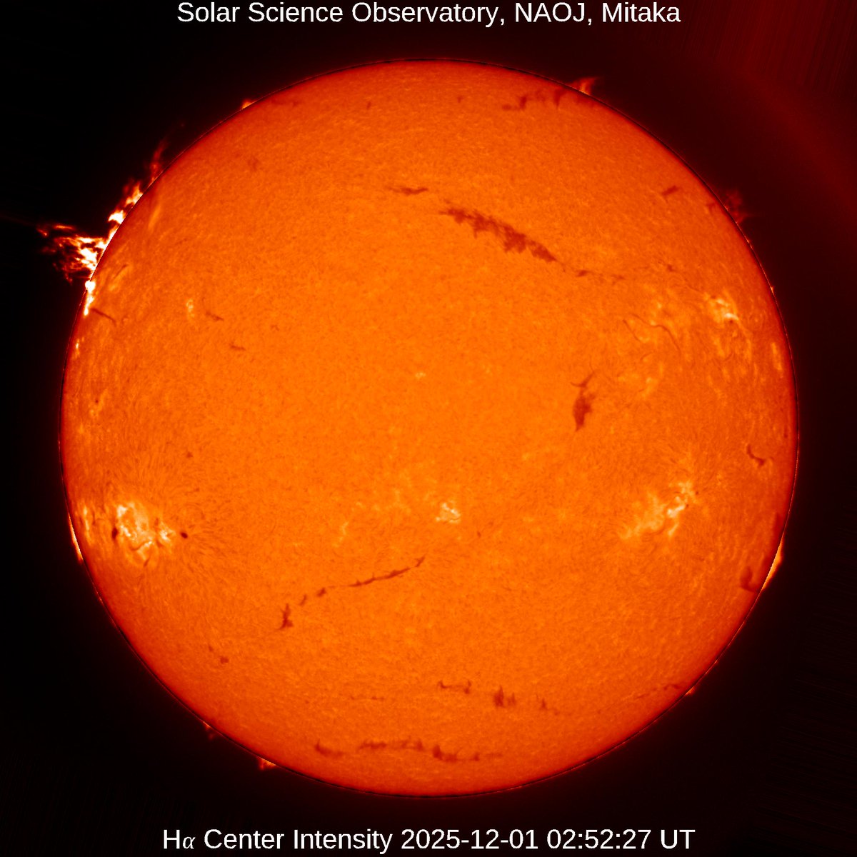 太陽の東リムで推定X1.9クラスの大規模フレアが発生しています。 爆発