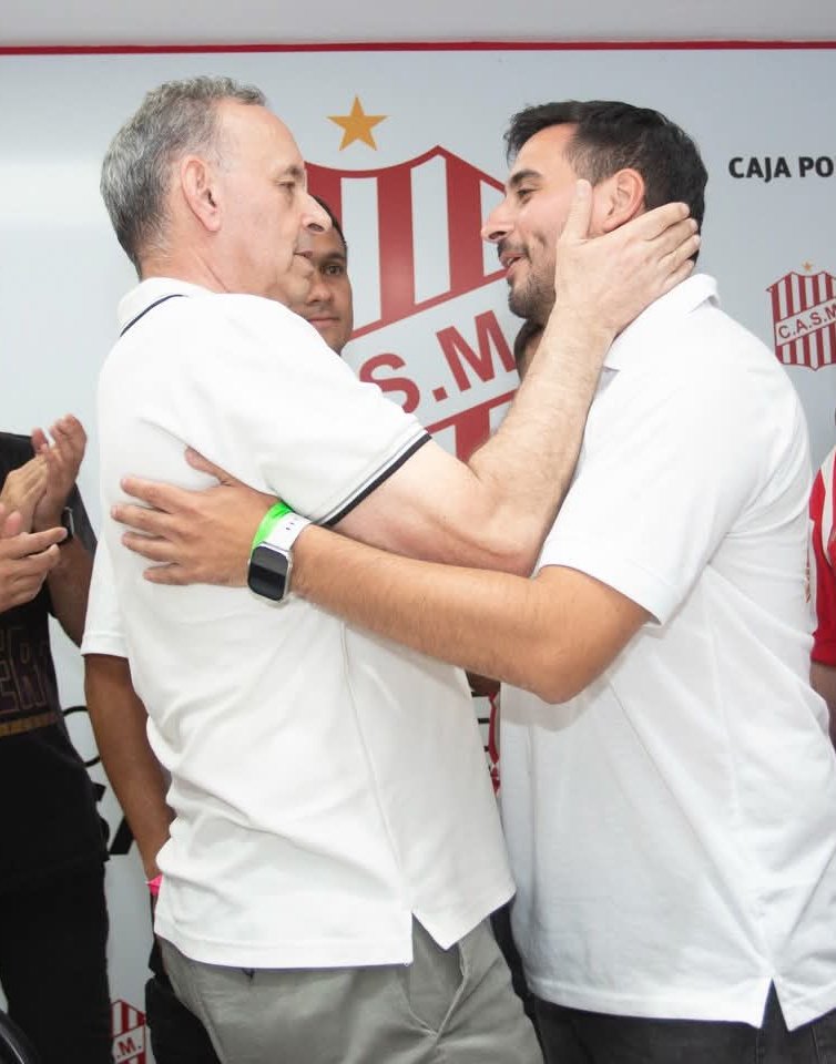 #SanMartínTuc Fueron meses difíciles, tribunas desoladas y mucha tristeza, meses de repetir esto no es San Martín. 

Se fueron unos y llegaron otros. Aquí gana el hincha qué seguramente acompañará la nueva gestión. 

Que sea lo mejor para el santo, juntos, aquí acompañamos 🇦🇹