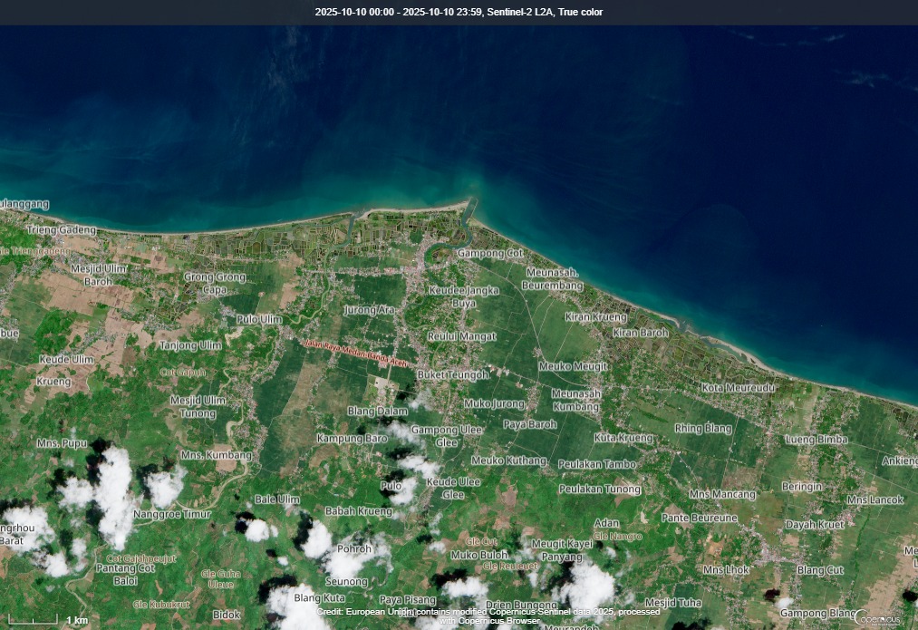 stravenues's tweet image. Citra satelit Sentinel-2 terbaru  menggambarkan adanya perubahan lansekap akibat banjir (Studi kasus: Pidie Jaya, Aceh). 

Foto kiri merupakan data pada 10 Oktober 2025, foto kanan adalah kondisi terbaru pasca banjir pada 29 November 2025. Tampak banjir bandang telah…