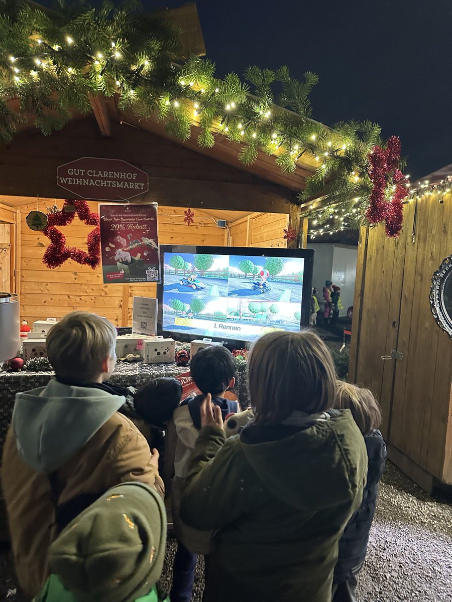 GuliKitDesign's tweet image. The Christmas spirit is in full swing at Gut Clarenhof market! From little gamers to grown-ups, everyone joined the fun.🎄🎮

#gaming  #gulikit #Christmas2025