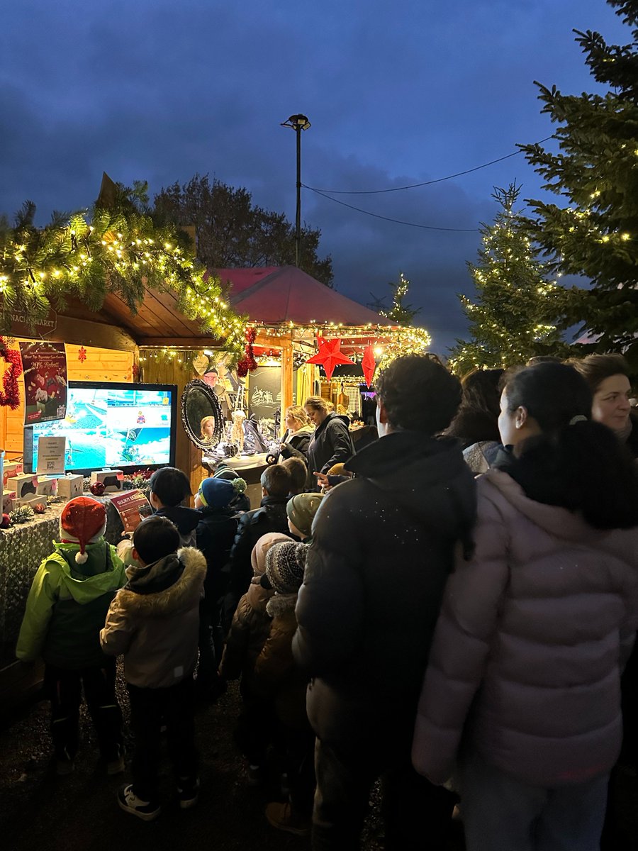 GuliKitDesign's tweet image. The Christmas spirit is in full swing at Gut Clarenhof market! From little gamers to grown-ups, everyone joined the fun.🎄🎮

#gaming  #gulikit #Christmas2025