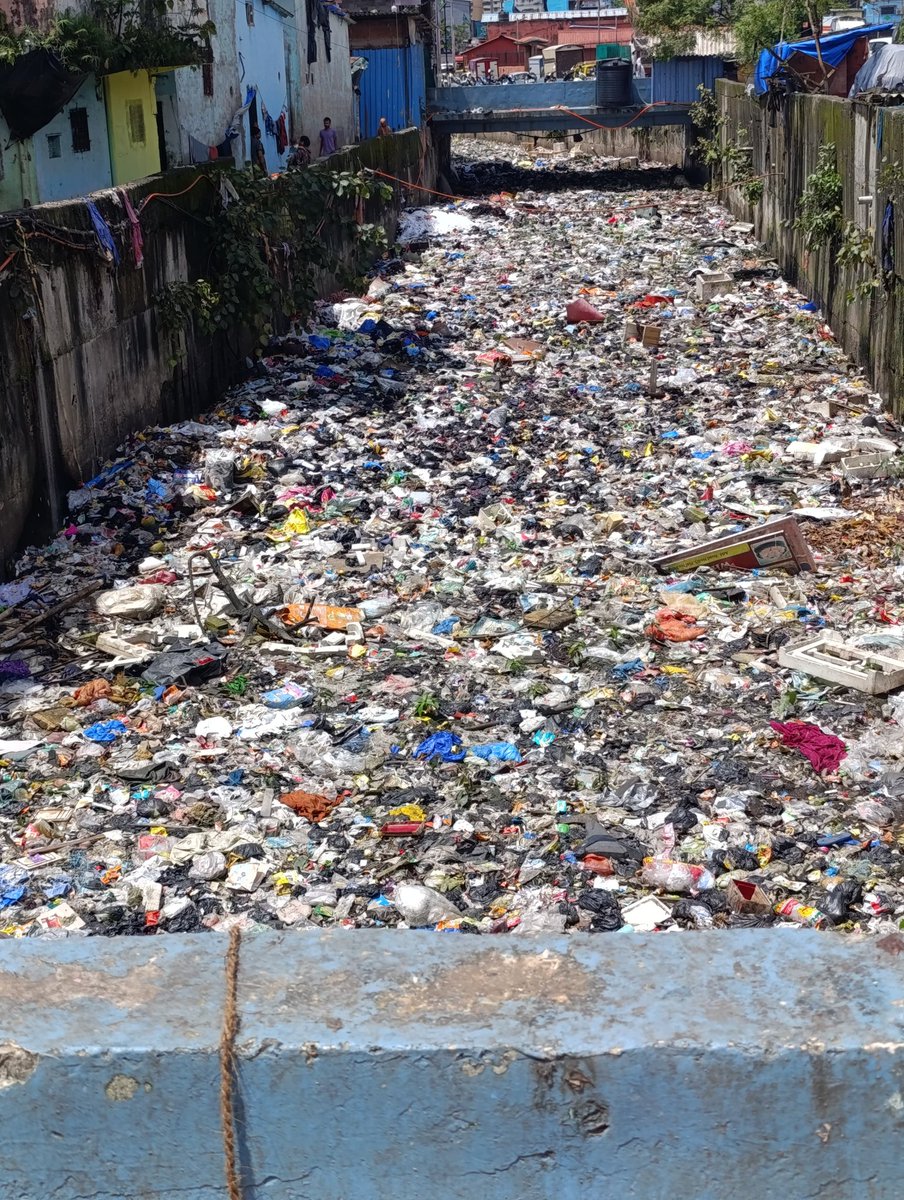 ENGINEERTANVEE6's tweet photo. SHUKRIYA @mybmc  GOVANDI KO YE GIFT DENEY K LIYEA

GOVANDI BACHAWOO 

SHAME !  SHAME !  SHAME !

ROAD NO 3 
90 FEET 
SHIVAJI NAGAR GOVANDI https://t.co/OtCGrOpfAD
