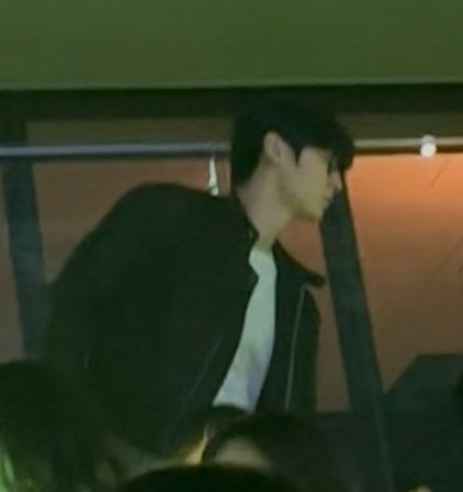 optimusthgml's tweet image. 저번에 도영님 콘서트때 민현이 목격 하신 거
진짜 하얗고 얼굴 짱 작음...
이제 우리도 곧 이 미남을 볼 수 있다고
황민현 진짜 온다고😵😵😵