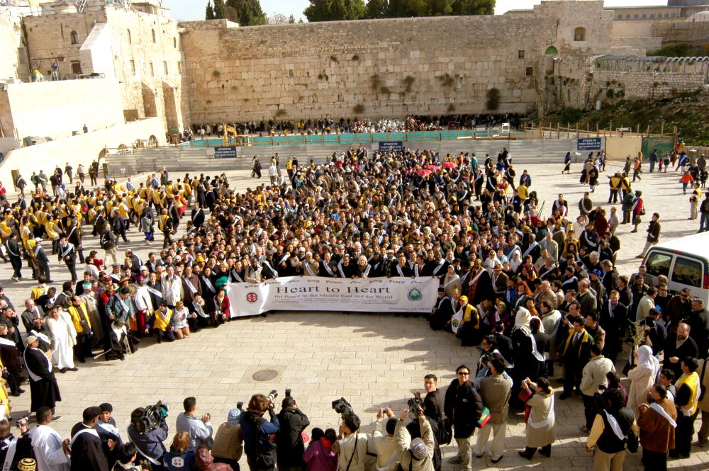 ukUPF's tweet image. Conflict can only move toward resolution when communities see each other as neighbours, not adversaries. Universal Peace Federation reflects on pathways to coexistence &amp;amp; lasting peace in the Middle East.
👉 uk.upf.org/palestinian-pe…
#UPF #OneFamilyUnderGod #MEPI #Peace