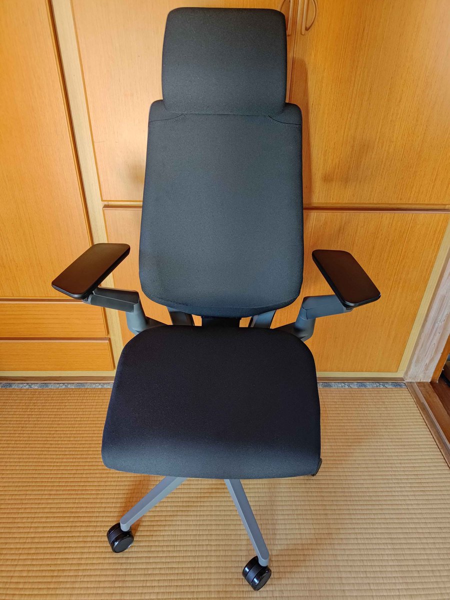londobel_F's tweet image. #Steelcase
#Gesture 
13日目にしてようやく24万の椅子届いた
公式サイトから購入した場合
アートセッティングデリバリーとかいう会社が配送業者になるらしいんだが、
不要になった椅子の引き取りは行ってないらしいから別途処理する必要がありそうやね

うおおおおお
コレで色々作業が捗るぞおおおお