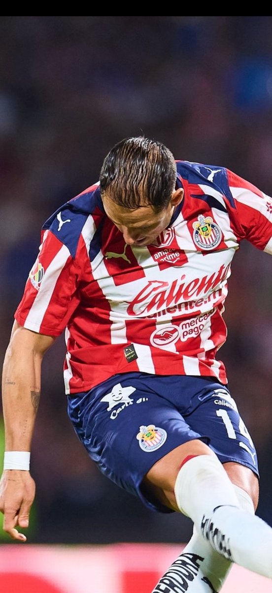Mundois's tweet photo. Qué onda con cabello de @CH14_ ??? 😅 https://t.co/bZmld1ZhY2
