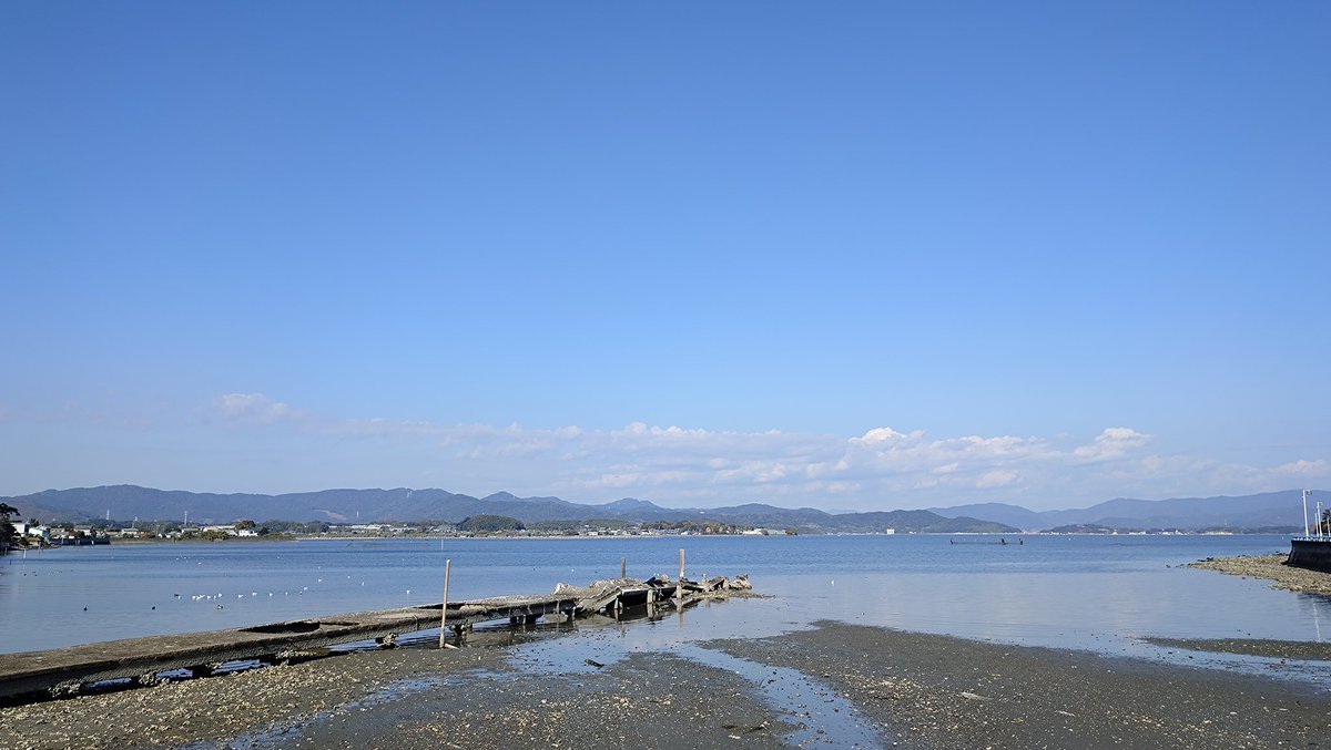 baucyan1's tweet image. #イマソラ #天気 #小春日和 #12月1日
暖かくポカポカ陽気の12月1日🚶‍♀️👕⛱️☀最高気温21℃予報🐱🌸🍁🌞