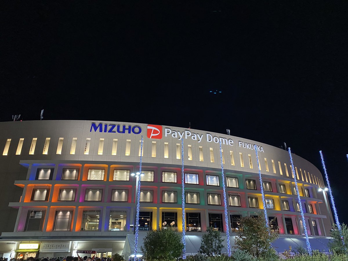 elfayazo's tweet photo. B'z LIVE-GYM 2025 -FYOP-  最高だった✨
松本さん、稲葉さんのpassion溢れる気迫のパフォーマンスと天井席まで楽しませるという気概の圧巻のセット(構造を細部まで見て楽しみました)
アルバム曲とテンション↑のヒット曲の流れにさすがとしか言いようが無かった。
感動と弾けるpassionをありがとう✨ https://t.co/kkjudwb0Rr