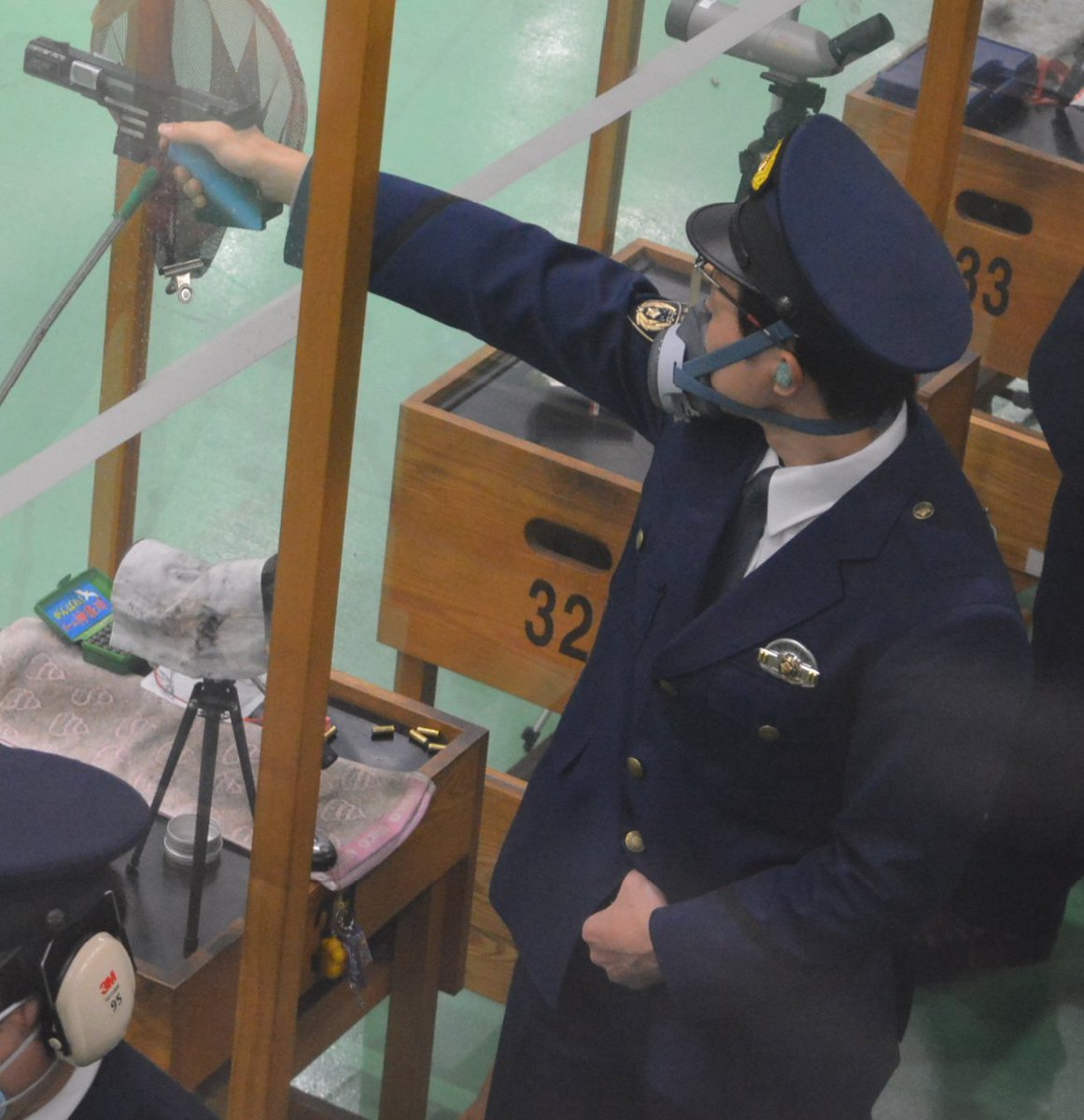 11月28日、全国警察拳銃射撃競技大会が行われ、久松選手と酒井選手が