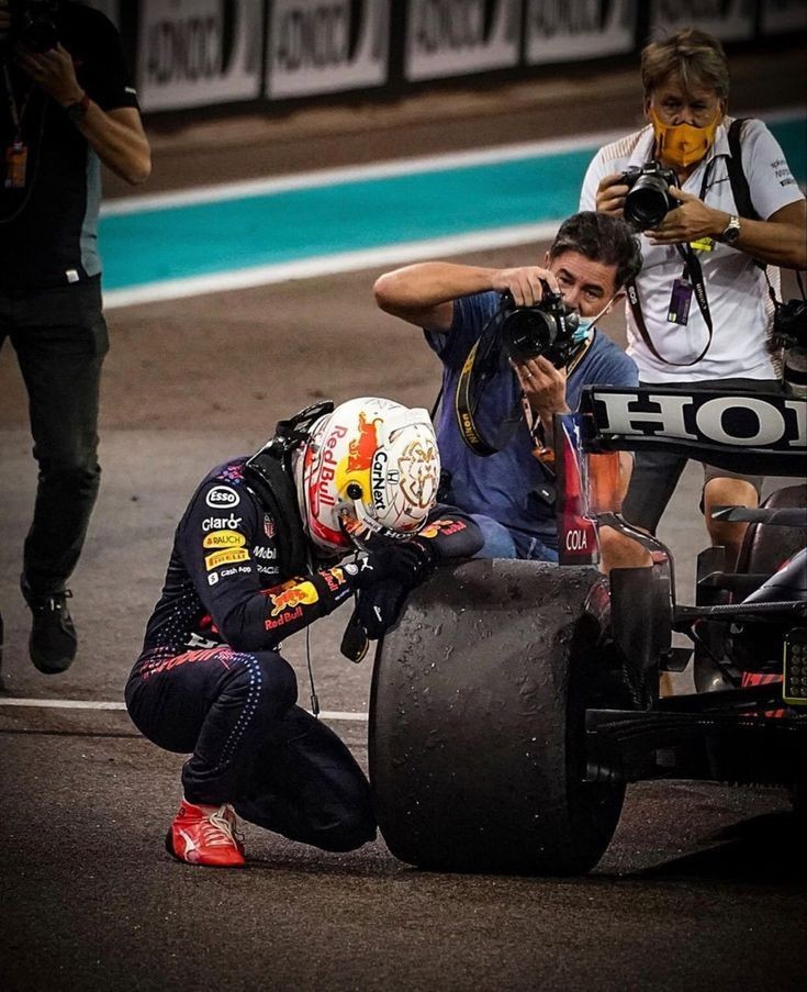 MaxArgento33's tweet image. MCLAREN NOT HAPPY, RED BULL WILL BE DELIGHTED! THEY HAVE SHARED A BRILLIANT CHAMPIONSHIP BATTLE BUT THE CHAMPIONSHIP CAN ONLY BE WON BY ONE, AND ITS GOING DUTCH IN 2025.

MAX VERSTAPPEN FOR THE FIVE TIME EVER IS CHAMPION OF THE WORLD!!!!