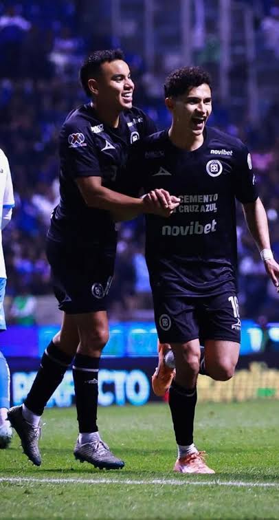 AlexDext3r's tweet photo. @MakinaAzulMx Nuestro Vitinha y Joao Neves. 😜 https://t.co/bLjAL72e2j