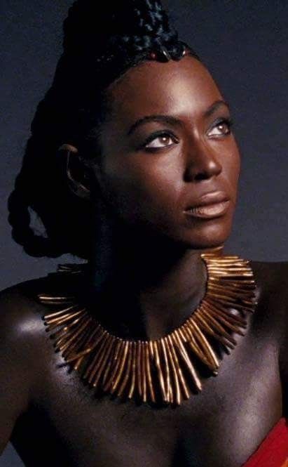 dreamsofabarbie's tweet image. Why does the BeyHive try to hide these photos?