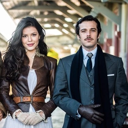 forumeplay's tweet photo. Vitória Strada e Jayme Matarazzo vão protagonizar “A Boa, a Má e o Marido Gigolô”, microdrama da nova plataforma Tele Tele, focada em novelas verticais. A produção, com roteiro de Antonio Prata e Chico Mattoso e direção de Thiago Teitelroit, estreia no primeiro semestre com capítulos curtos e trama de vingança e redenção.

🗞 Coluna Play
