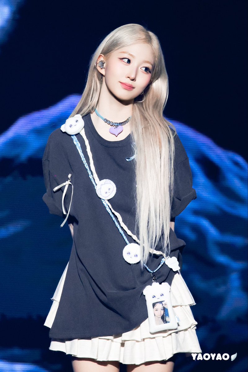 lovesick_hw's tweet image. 얼굴이 워낙 하야니까 금발 잘 어울릴 거 알았지만 너무 살벌하게 미녀라서 진짜 너무너무너무 좋음... 첫 팬콘에 이어서 첫 콘서트 때 이런 빅 이벤트 준비하신 거 진짜 사랑스러우시고 행수종스러우시다 싶고,,