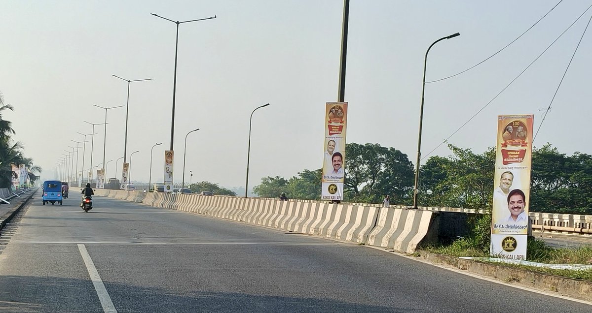 anilkumarsastry's tweet image. Visual pollution &amp;amp; severe obstruction to #pedestrians on #netravathi new bridge, #nh66, #mangaluru by @INCIndia @kcvenugopalmp @siddaramaiah. 

@NHAI_Official @compolmlr @mangalurucorp @dineshgrao @CaptBrijesh @osd_cmkarnataka @DCDKOfficial @MORTHIndia