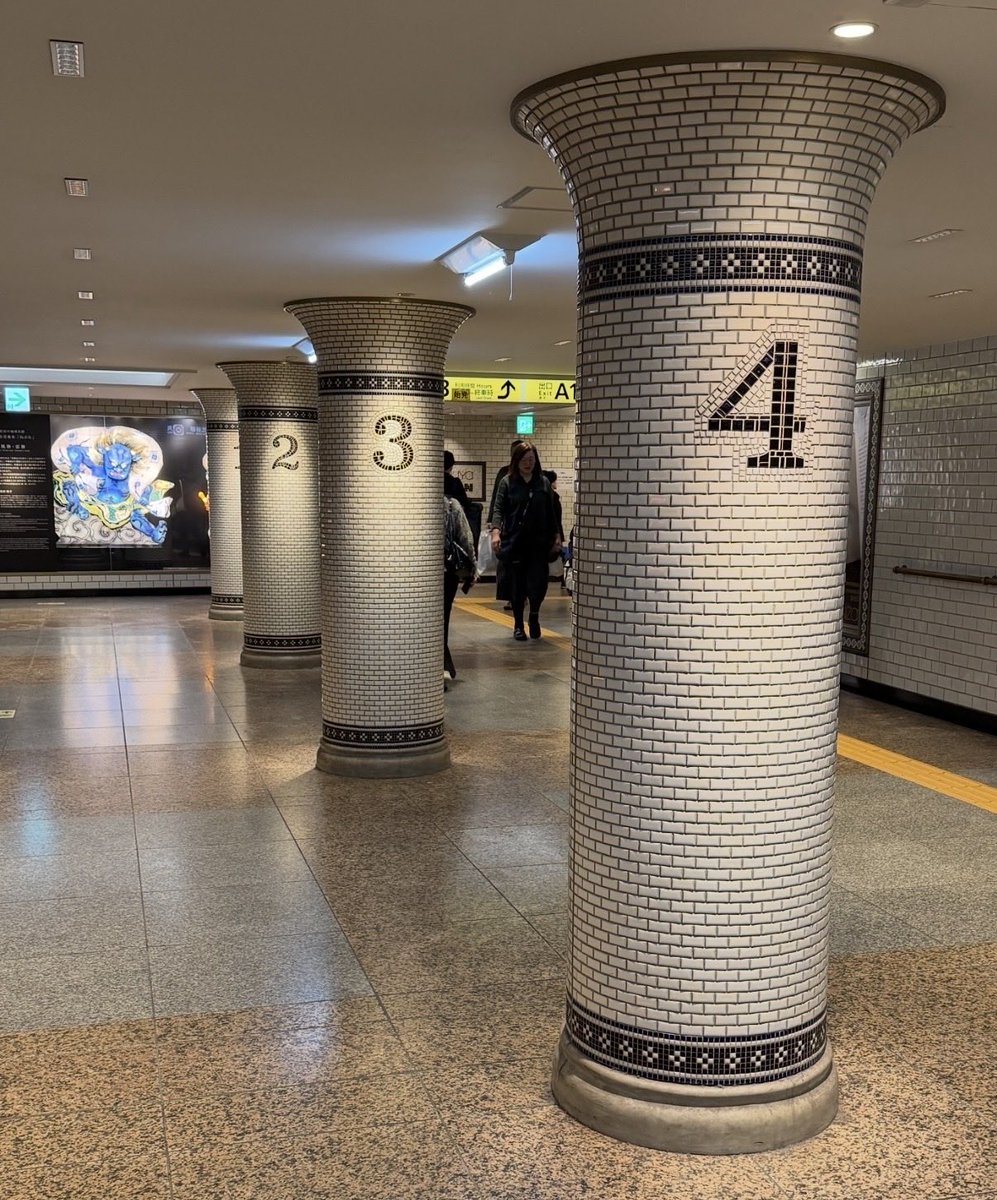 mitsukiTree's tweet image. 銀座駅の松屋銀座に続く地下通路はとても綺麗
雨漏りだらけの池袋駅も見習って欲しいです