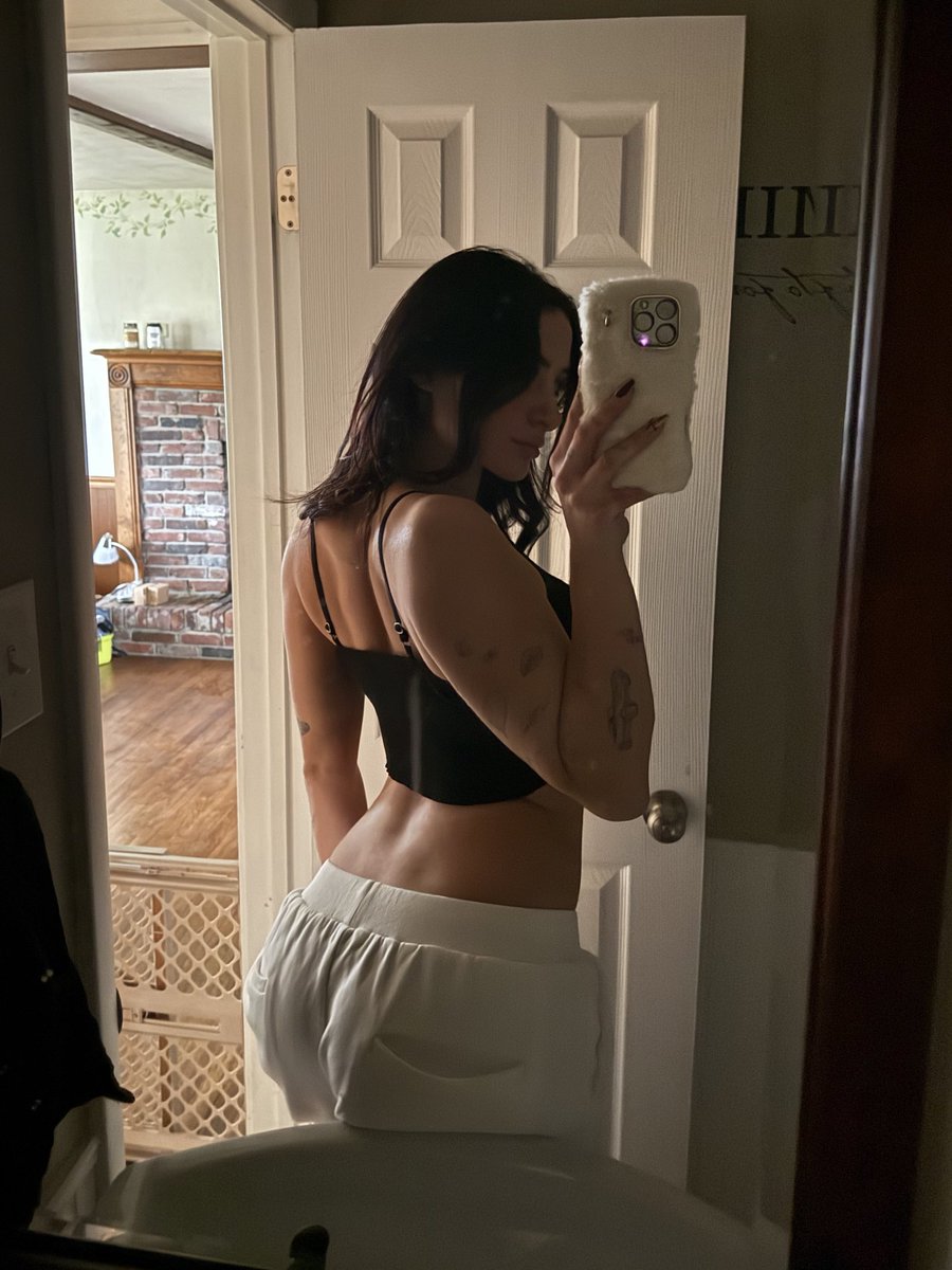 julia__pic's tweet photo. 🤓 https://t.co/kVE5qNBJVo