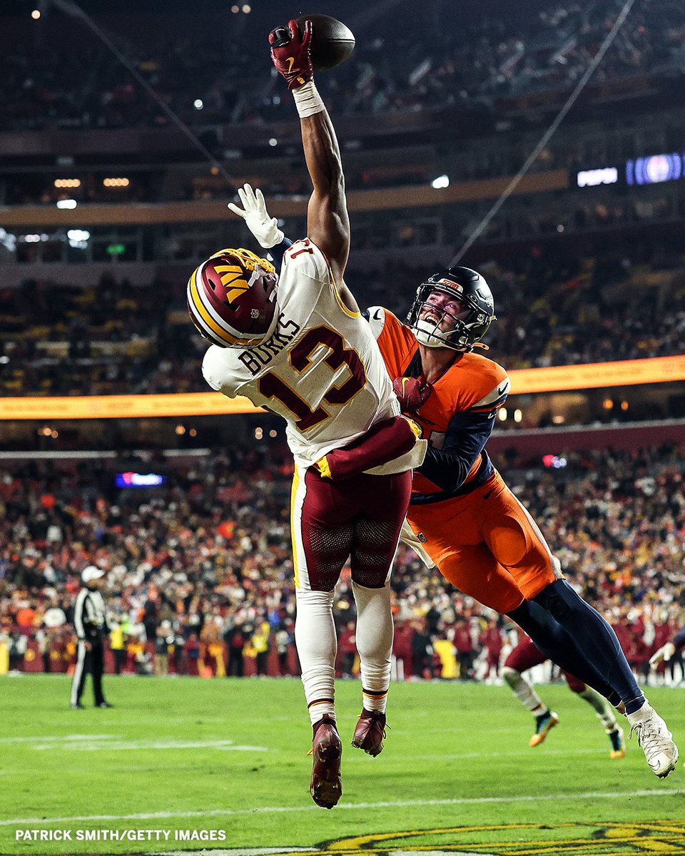 Reach back like one, three 😲 

(📸: Patrick Smith/Getty Images)