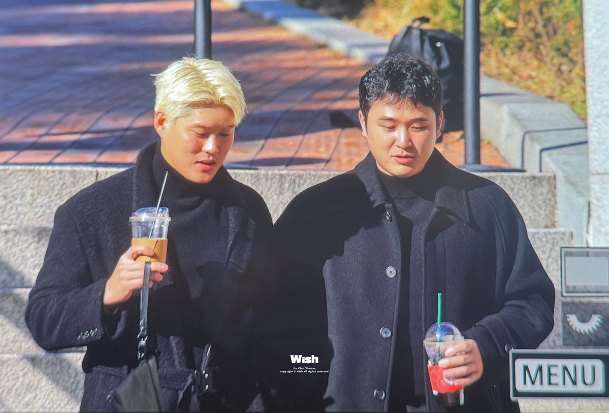 wishforchoi's tweet image. 옆에 분 밖에 안 보여요 ...