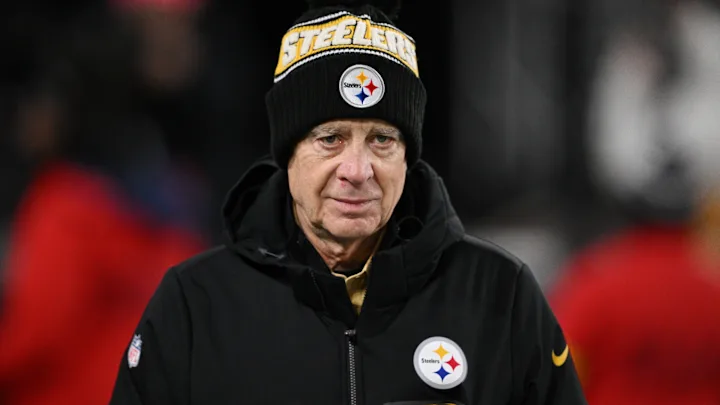 ThePoniExpress's tweet photo. -Steelers fans booing Renegade
-Steelers fans chanting "Fire Tomlin"
-Bills fans drowning out Steelers fans in the 2nd half

Art, are you awake? Are you good with this? Your loyal and passionate fans are turning on this team. What are you gonna do about it? https://t.co/kfoXWQixF5