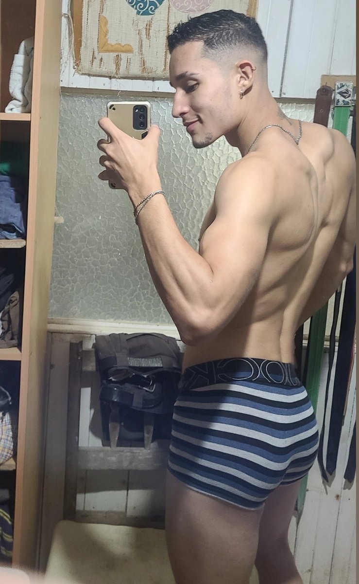 flexx1122's tweet photo. Casi Diciembre 🙂 espero sea un excelente mes👌🏻😈 https://t.co/nfB5C7PnVY
