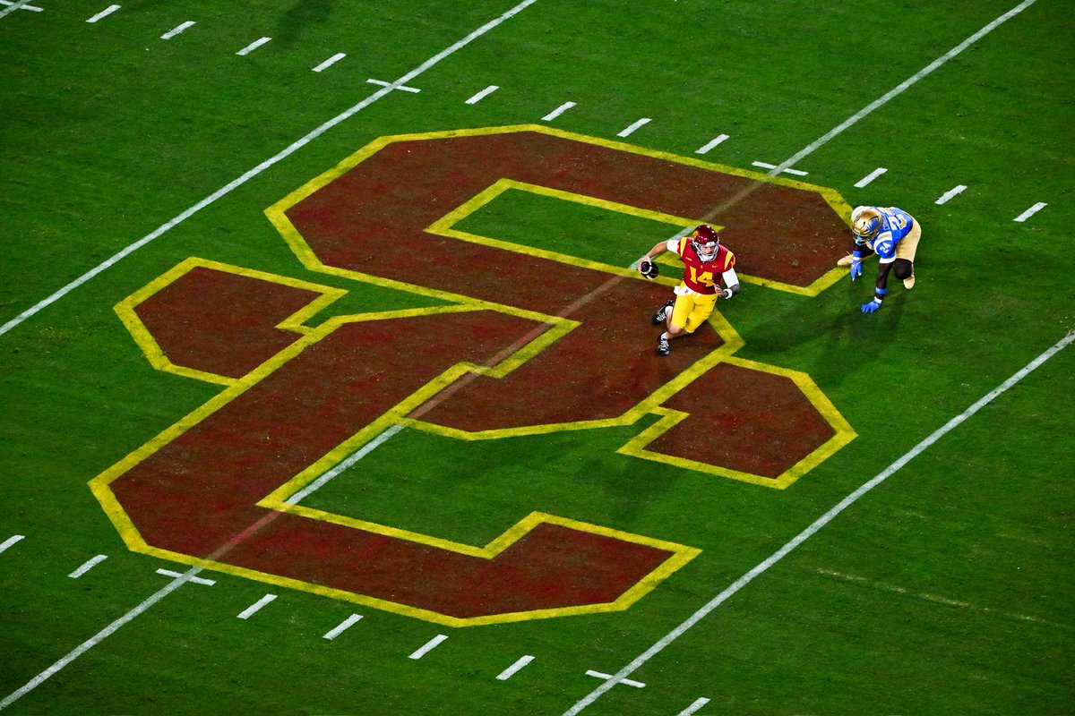 USC_Athletics's tweet photo. Our house. Our city. ✌️ https://t.co/tZxtrssAoR