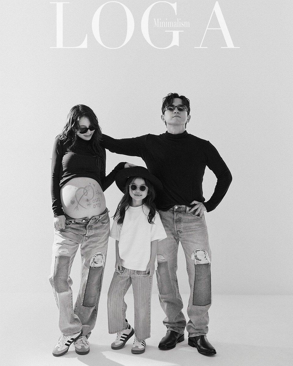 SHBC_TH's tweet image. พี่มินกล่าว "⁡
𝑶𝒖𝒓 𝑭𝒂𝒎𝒊𝒍𝒚💕 รูปครอบครัวครั้งแรก🕊️✨
🤵🏻👰🏻‍♀️👧🏻👼🏻ครอบครัวของเราขอขอบคุณทุกคนจากใจครับ~🙏🥰"

ที่มา instagram.com/mstyle79/p/DRt…

ส่วนนี่ IG ของภรรยาพี่มินค่ะ ไปติดตามกันได้
instagram.com/aoam____i/

#LeeMinwoo #SHINHWA #ชินฮวา