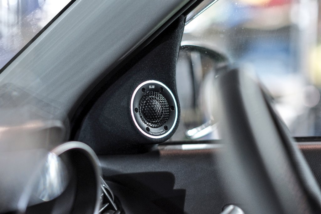 BLAM T25HR
ミラー裏加工取り付け！
このツイーターかっこいい🤤
 #BLAM #QUADCONTROL
 #ミラー裏  #LEDリング 
 #スイスポ