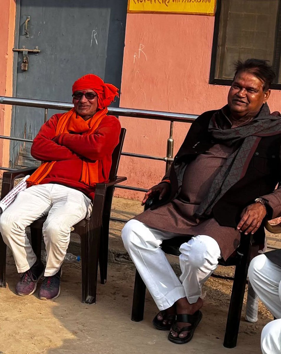 सलेमपुर के पूर्व सांसद एवं वरिष्ठ भाजपा नेता श्री Ravindra Kushwaha जी को जन्मदिवस की हार्दिक शुभकामनाएँ।
गुरु गोरखनाथ जी की दिव्य कृपा आपके जीवन में सदैव ऊर्जा, स्वास्थ्य और जनसेवा की नई प्रेरणा भरती रहे।
<a href="/RkushwahaBjp/">Ravindra Kushwaha</a> <a href="/jaynath_bjp/">जयनाथ कुशवाहा ( पूर्व विधानसभा प्रत्याशी )</a>