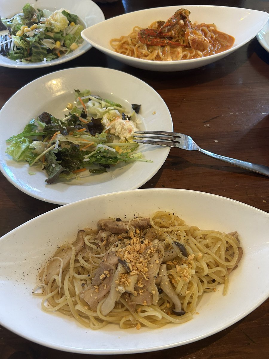 shellie511's tweet image. 12月ですね〜🥳🙌
皆様のお陰で相方みーちゃん深夜徘徊参加型配信出来ました👀ww
ありがとうございます(⋆ᴗ͈ˬᴗ͈)”

そして今は友達とランチ😋🍴💕