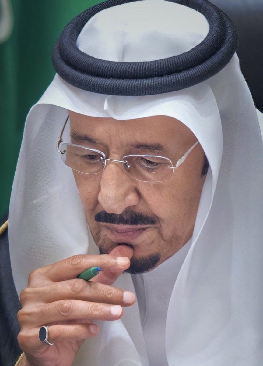 اللهم يا واسع الرحمة، يا من بيده الأمر والتدبير، احفظ والدنا جميعاً خادم الحرمين الشريفين الملك سلمان بن عبدالعزيز، اللهم ألبسه لباس الصحة والعافية، وأطل في عمره على طاعتك، وسدده لما فيه خير البلاد والعباد.

اللهم اجعل ما يقدّمه لهذا الوطن في ميزان حسناته، وقرّ عينه بنجاح مسيرته،