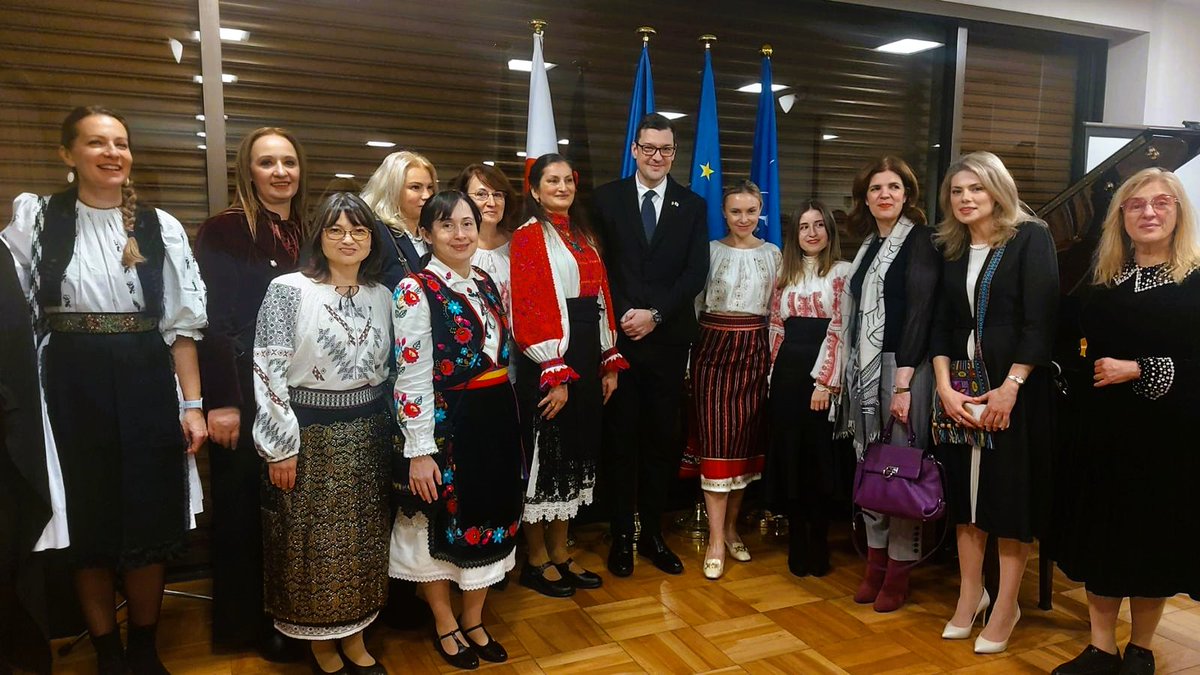 AmbRaetchi's tweet image. 東京で、日本のパートナー、欧州大西洋の同盟国、そして在日ルーマニアコミュニティとともに、ルーマニアナショナルデーを祝いました。12月1日に思いを馳せながら、皆さまと一緒に「ルーマニア、おめでとう！」と唱和できたことに感謝します。