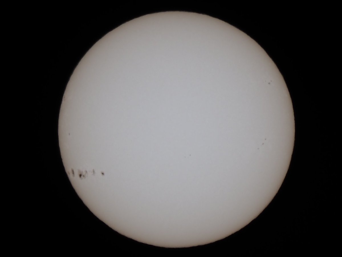 embeddedark's tweet image. #イマ太陽  #イマソラ #mysky #OLYMPUS #OMD #EM1MarkIII #MZD #ED #100400mmF5063ISii #400mm #デジタルテレコン #35mm換算 #1600mm #KenkoPro #ND100000 #減光 #ISO64 #f7てん1 #1000分の1秒 #静音モード #手持ち #5軸シンクロ手ぶれ補正ON #JPEG撮って出し #トリミング