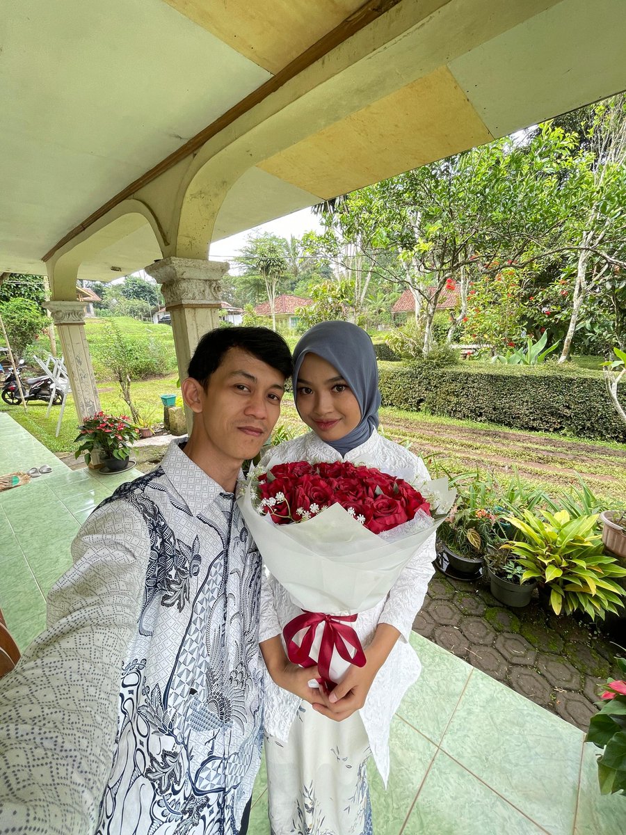 Udah masuk penghujung tahun, bulan Desember. 

Bismillahirrohmaanirrahim, semoga dilancarkan sesuatu dan segalanya. Aamiin.. 🤲